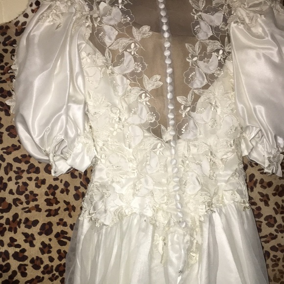 Long tail Vintage wedding dress from the 70s - Picture 9 of 11